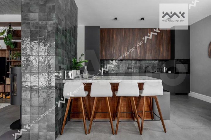 Коттедж 279,7 м² на участке 17,5 сот.