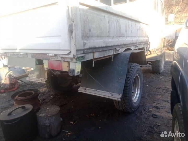 Бортовой грузовик Nissan Atlas, 1995