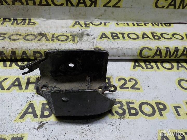 Кронштейн задней балки Nissan Micra (K12) 2002-20