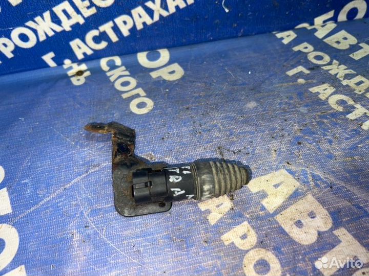 Датчик открытия капота Opel Astra H универсал 2012