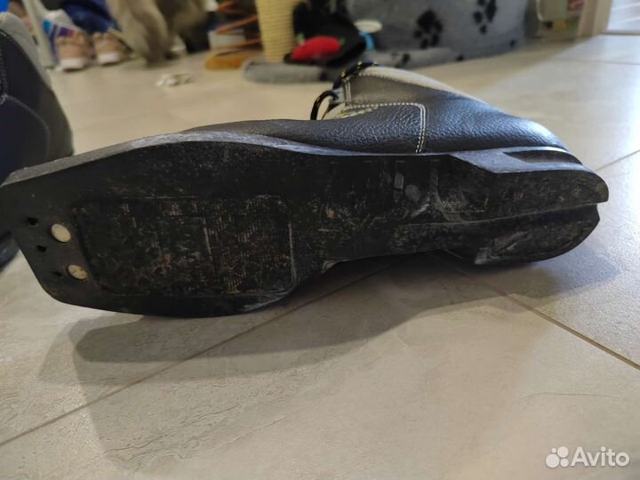 Лыжные ботинки