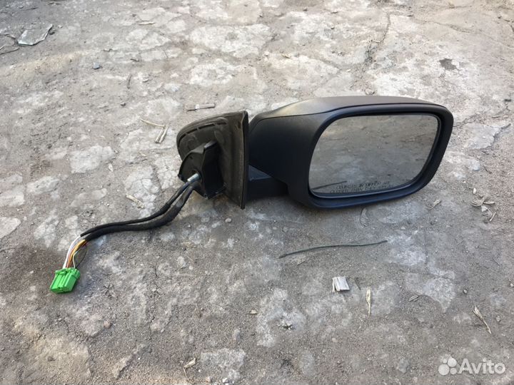 Volvo XC90 зеркало правое