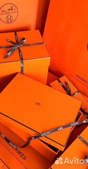 Продавец консультант одежды Lux сегмента