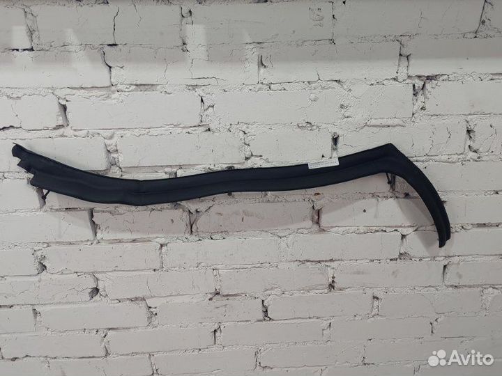 Уплотнитель двери задний левый Land Rover Range