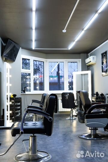 Парикмахер универсал или барбер