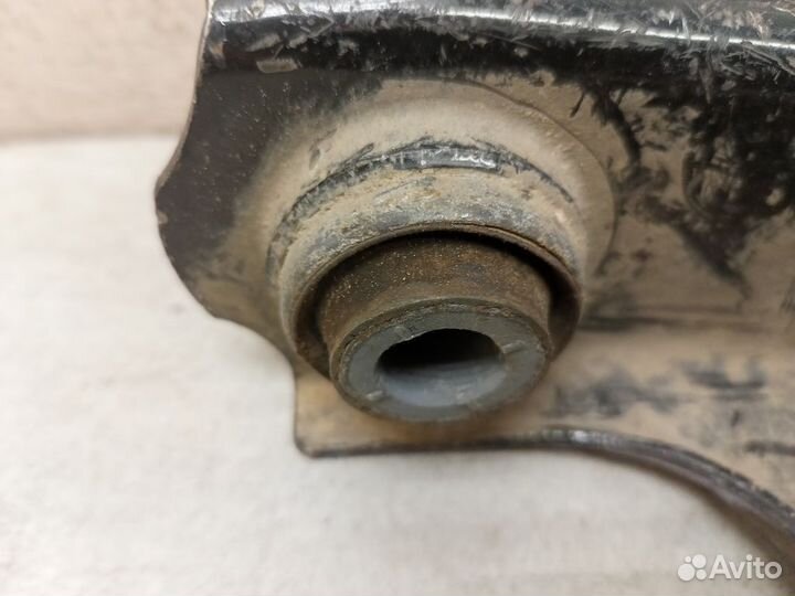 Рычаг передний левый Рено