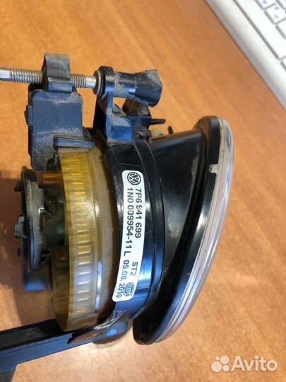 Фара противотуманная левая Фольксваген Туарег