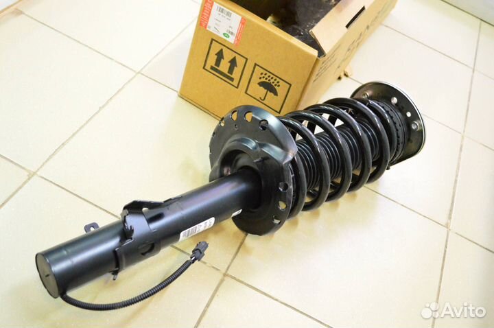 Амортизатор передний правый Range Rover L538