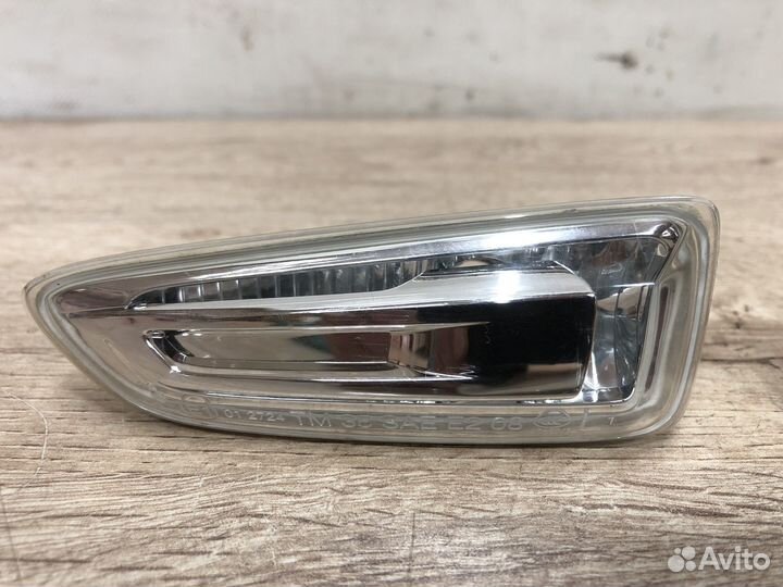 Указатель поворота Opel Astra j