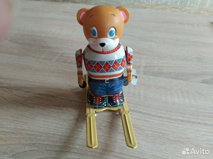 Редкая игрушка. Мишка лыжник заводной japan Япония