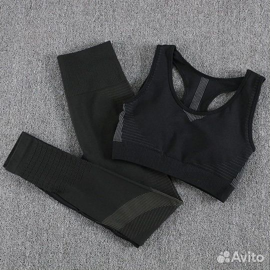 Спортивный костюс с короткой кофтой