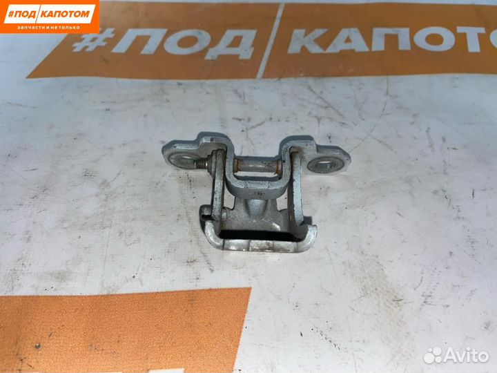 Петля двери передней правой Renault Megane 3