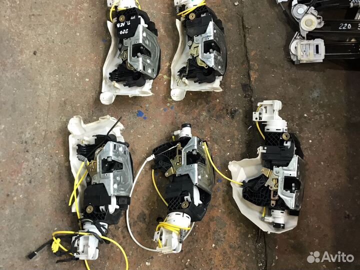 Мерседес 220 дверные замки