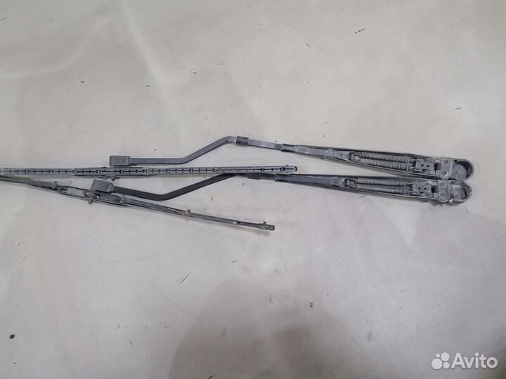 Поводок дворника Ford Taurus 2 1992-1996