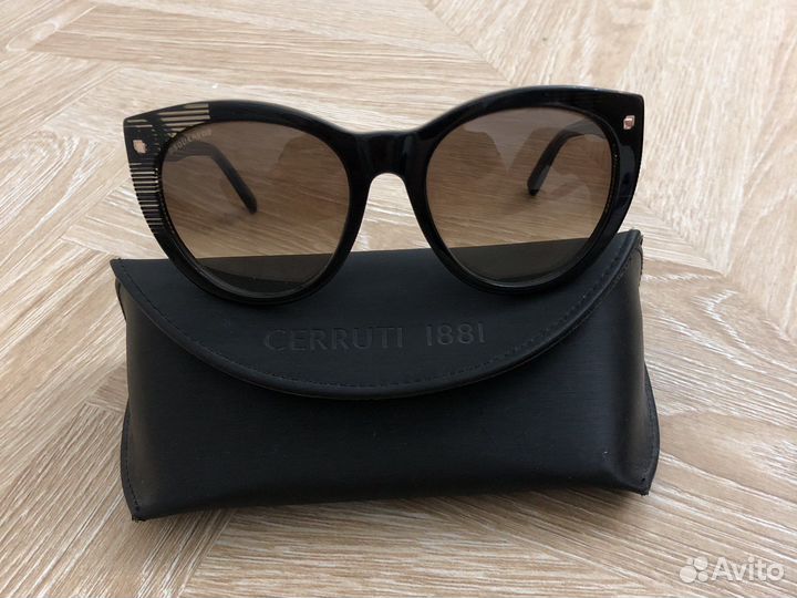 Солнечные очки женские