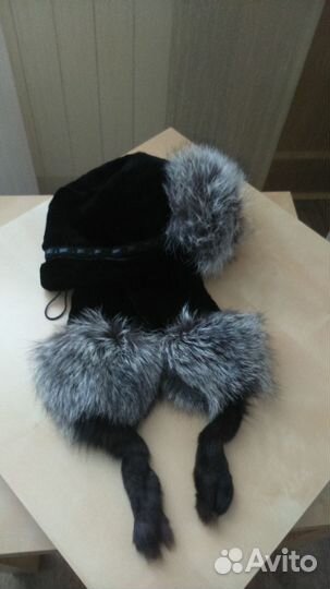 Зимняя женская шапка