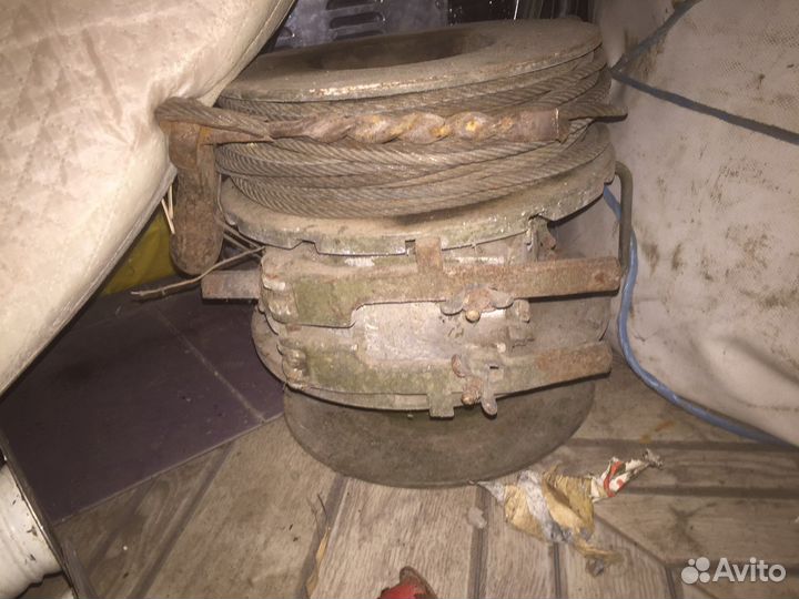 Ручная лебедка с буром