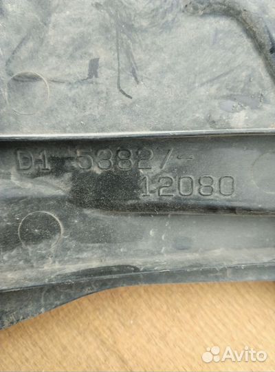 Пыльник крыла передний правый Toyota Corolla 150