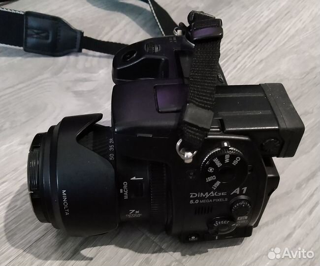 Полупрофессиональную цифроваю фотокамеру Minolta D