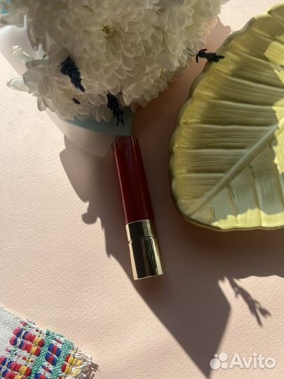 Clarins помада 754 лаковая красная