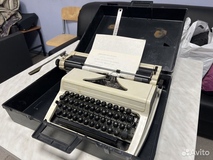 Печатная машинка Любава