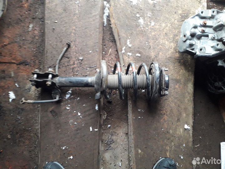 Стойка амортизатора передняя Ниссан Хтрэйл 543028h