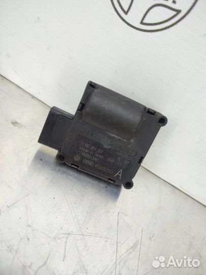 Моторчик заслонок печки Audi A6 C6 седан 2.7 Л