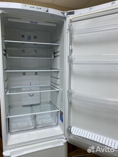 Холодильник Indesit (No Frost) 200 см