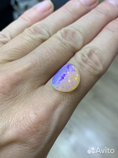Опал натуральный фиолетово-голубой 6.4 карат
