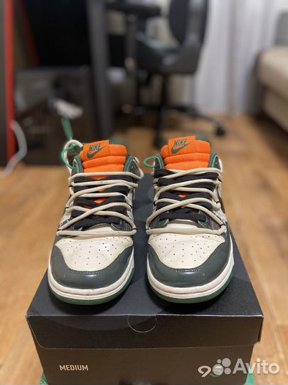 Nike Dunk Low panda Track crack board