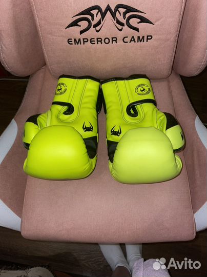 Боксерские перчатки