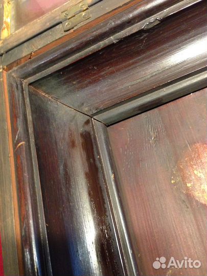 Киот под паломнические реликвии