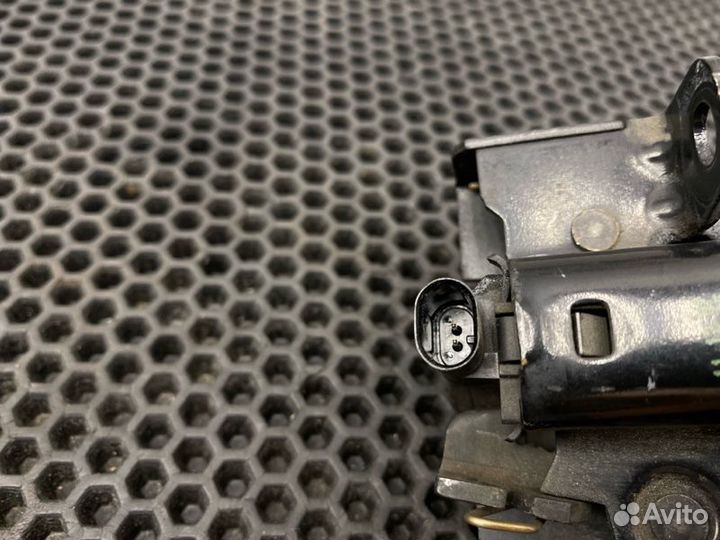 Замки капота Mercedes-Benz R-Class W251 272.967