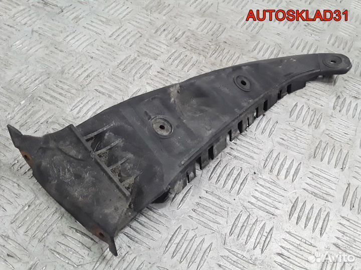 Направляющая заднего бампера левая Audi A6 C5