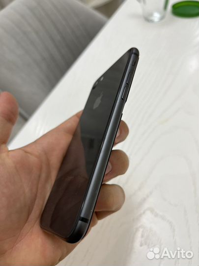 Телефон iPhone 8 64 gb
