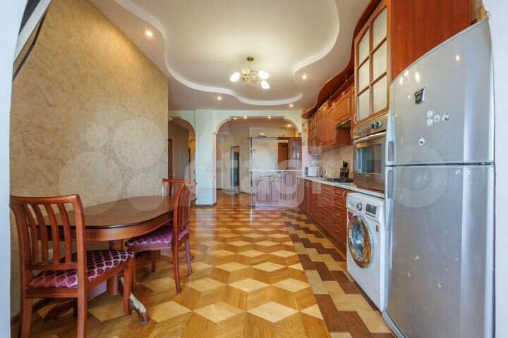 3-к. квартира, 142,3 м², 10/10 эт.