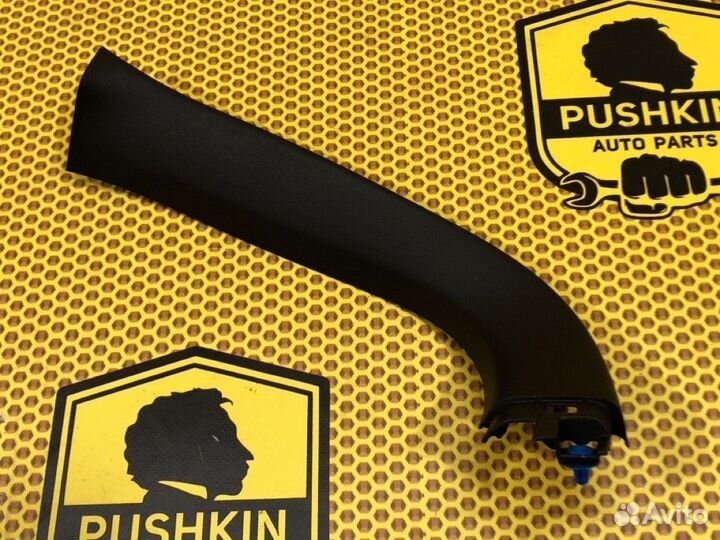 Обшивка крышки багажника правая Hyundai I30 PD