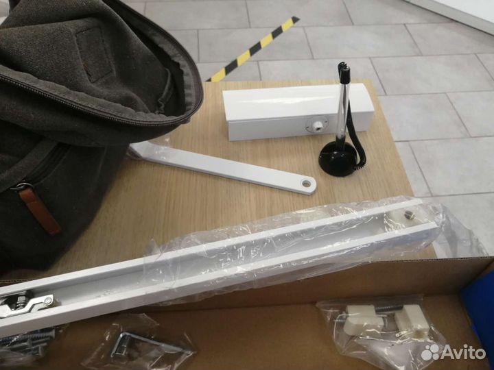 Доводчик дверной со скользящий тягой