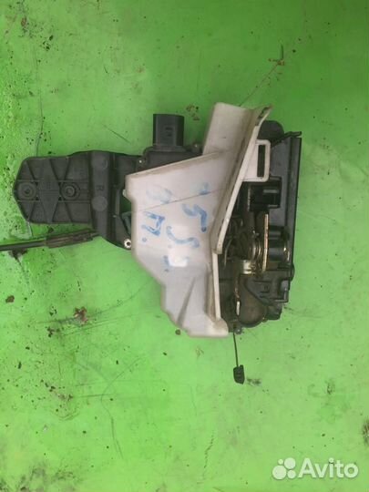 Замок двери задней правой Фольксваген Пассат Б5+