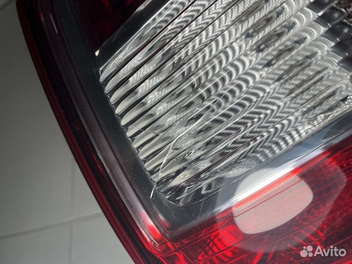 Фонарь задний правый Renault Logan 2 L8