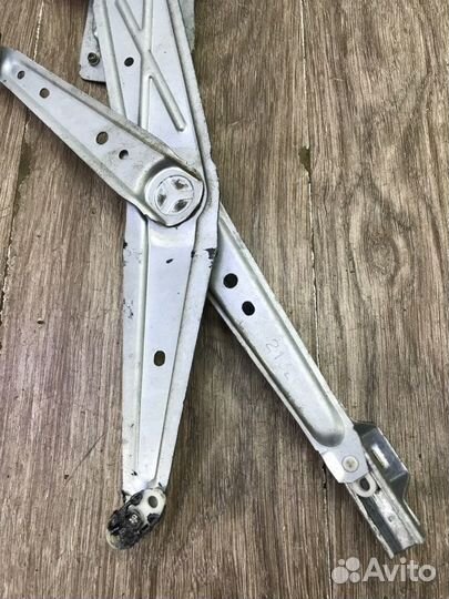 Стеклоподъемник передний правый Opel Corsa B