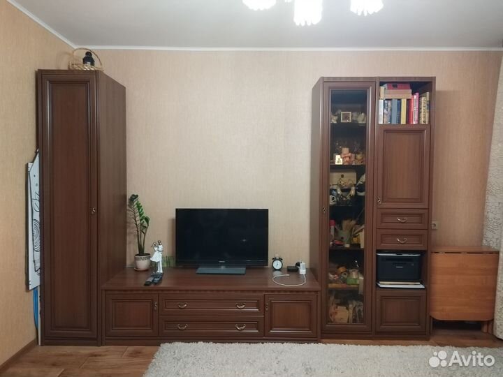 Стенка в гостиную из массива