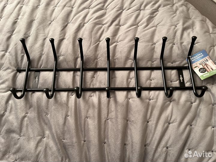Вешалка настенная металлическая