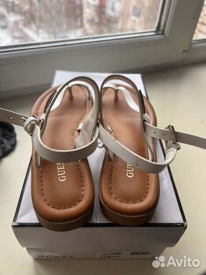 Сандалии guess