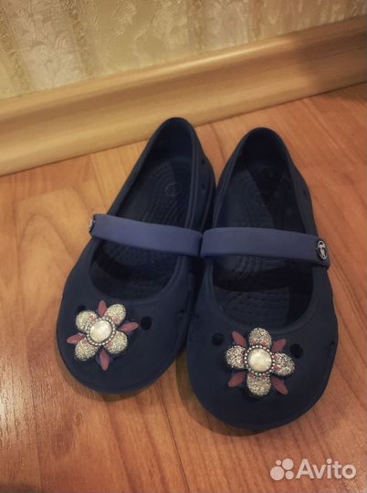 Туфли на девочку crocs c8