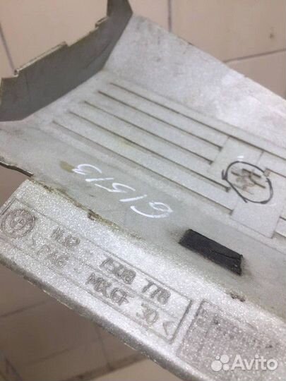 Накладка на двигатель правая BMW 7