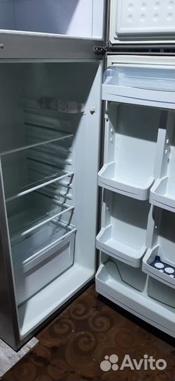 Холодильник Vestel