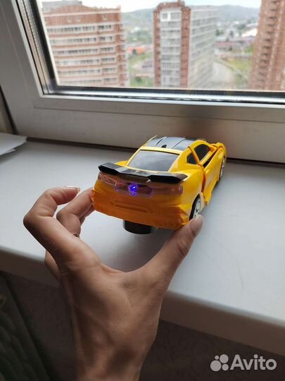 Робот трансформер бамблби