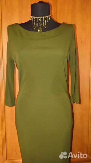 Оливковое платье с драпировкой