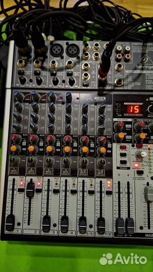 Микшерный пульт behringer